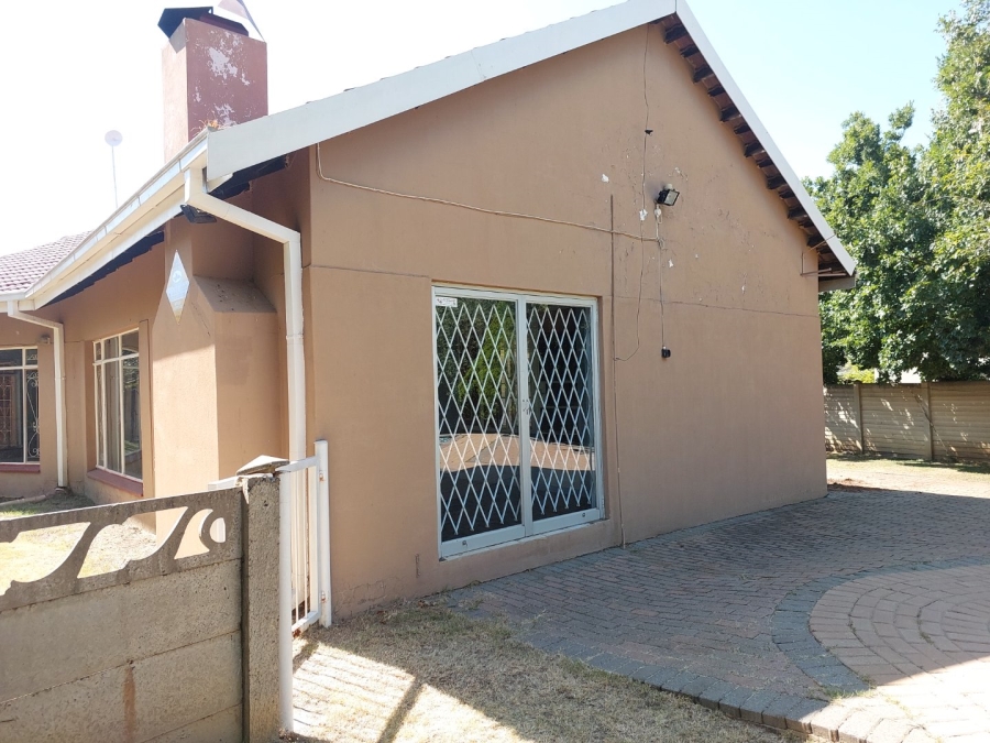To Let 3 Bedroom Property for Rent in Suidrand Free State